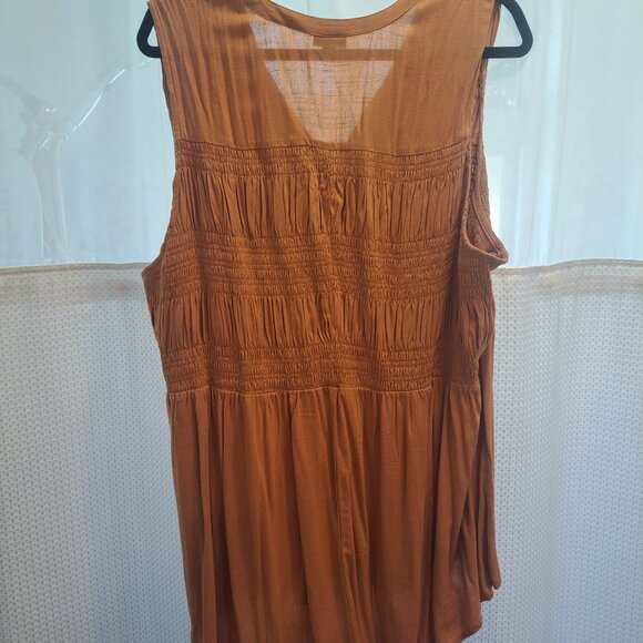 NWOT Torrid Rayon Slub Smocked Sleeveless Button-Up Size 3 - Picture 5 of 8